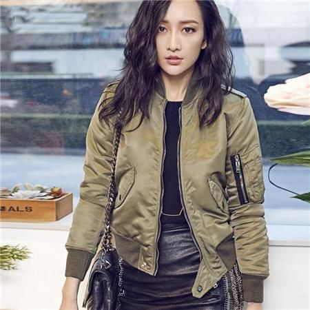 军绿色飞行夹克