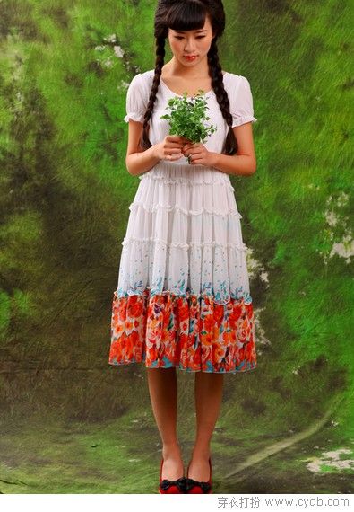 穿起那如梦似幻的花花连衣裙