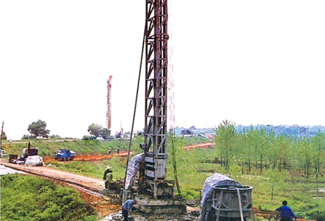 多头幼直径深层搅拌造垂直防渗墙